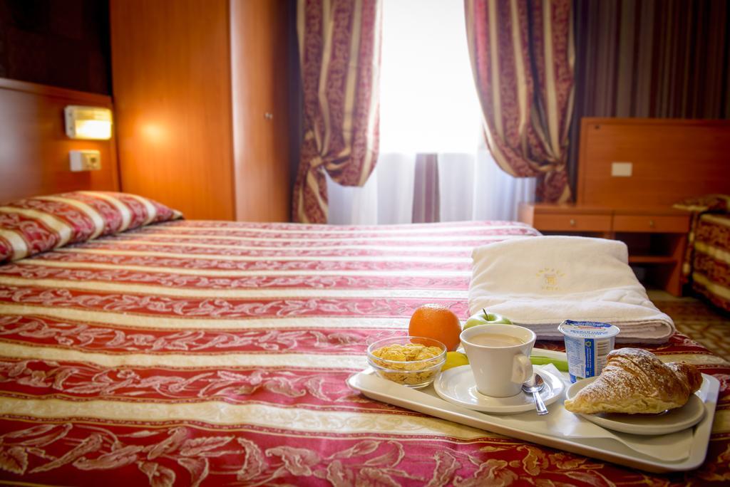 Hotel Emmaus Рим Екстер'єр фото